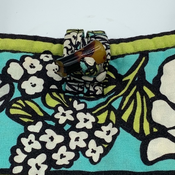 Vera Bradley large shoulder bag/ tote. Great for weekend or beach. - Picture 2 of 7